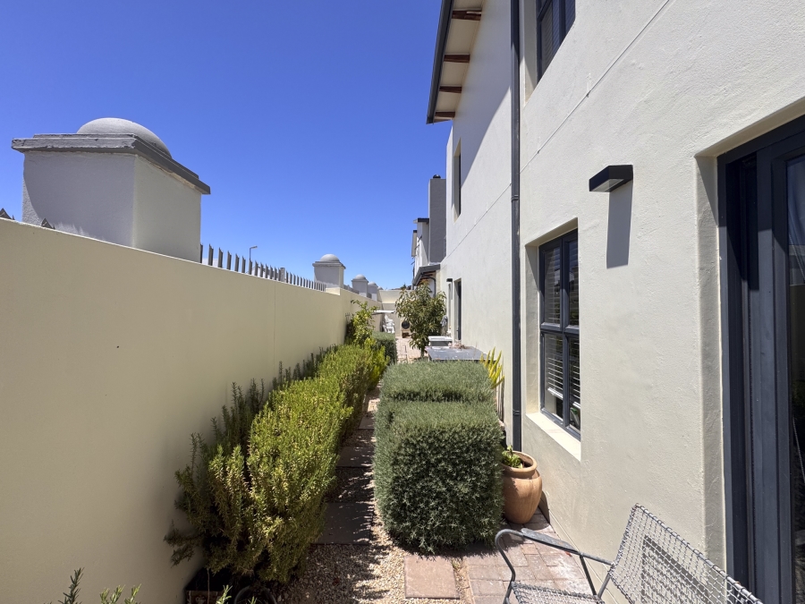 6 Bedroom Property for Sale in Sunset Estate Western Cape